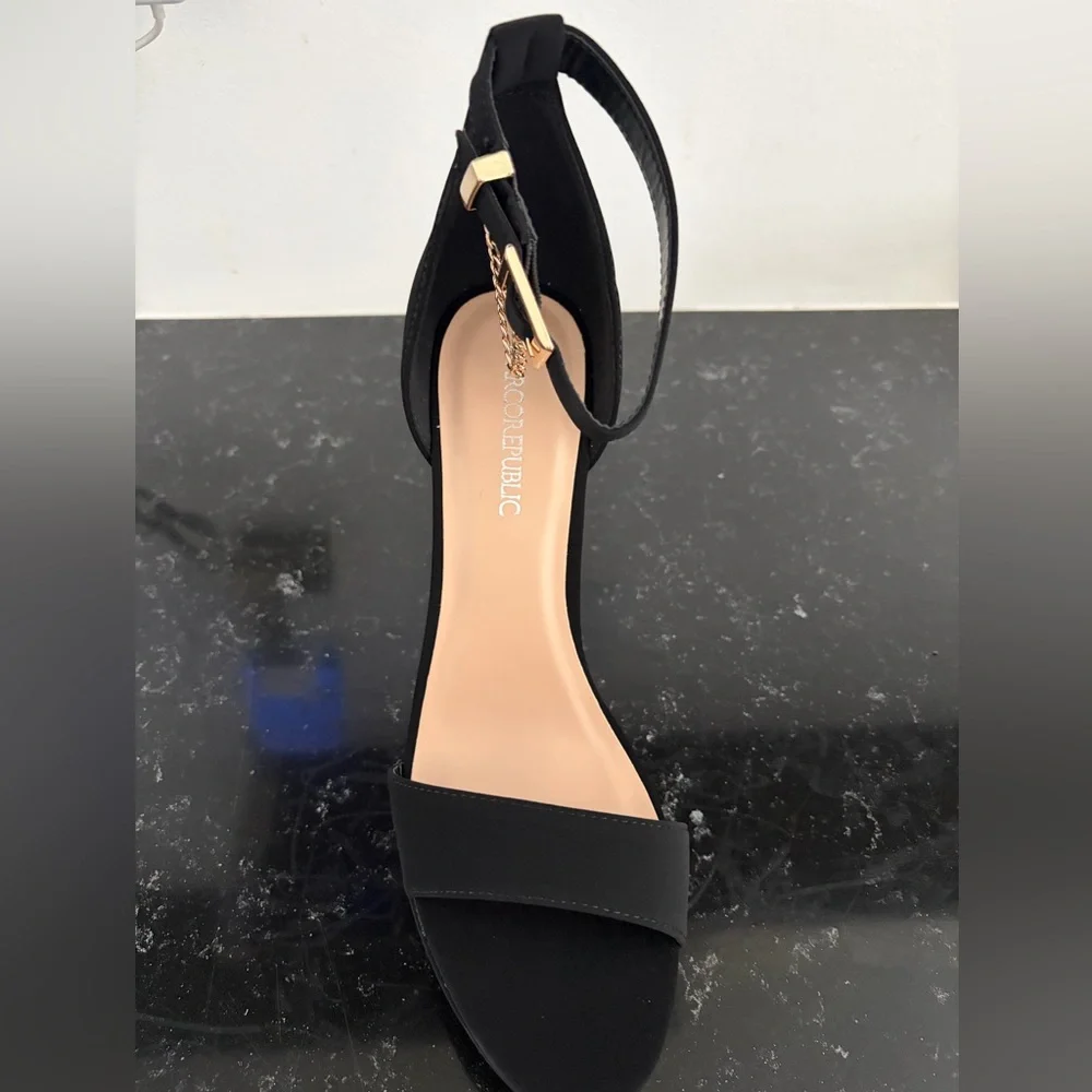 BRAND NEW Women's Black Ankle-Strap Platform Heels with Gold Accent - Picture 2 of 3